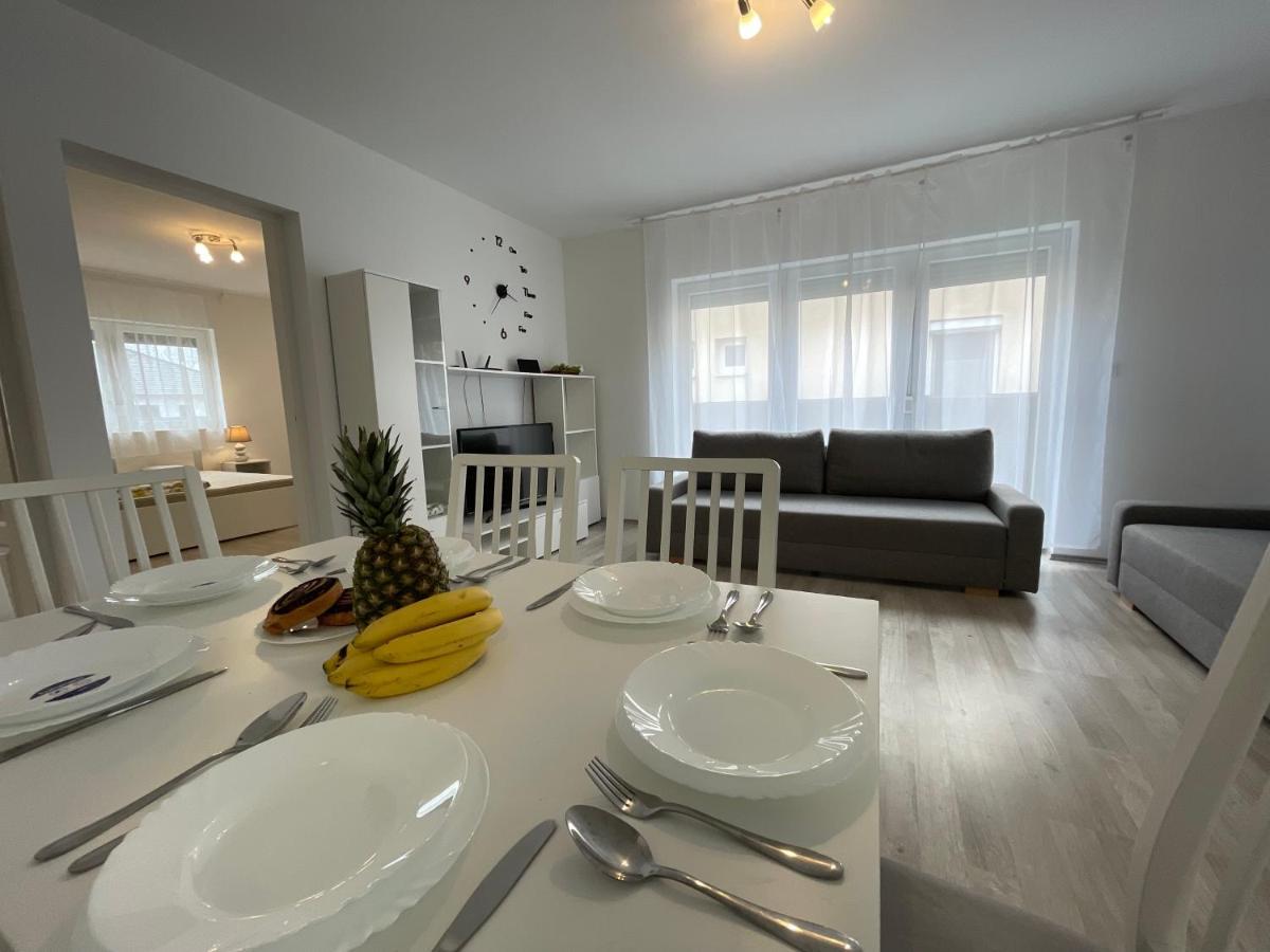 Sorrento Deluxe Apartment - Jacuzzi Шиофок Экстерьер фото